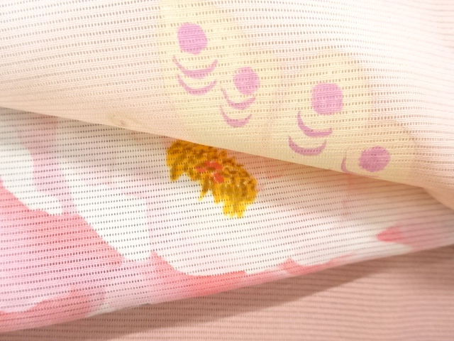  駒絽牡丹に蝶模様訪問着